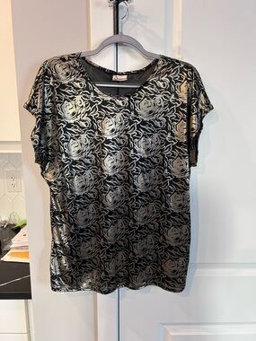 Ace of Hearts Metallic Black/Gold Floral Short-Sleeve Vintage Style Dressy Top